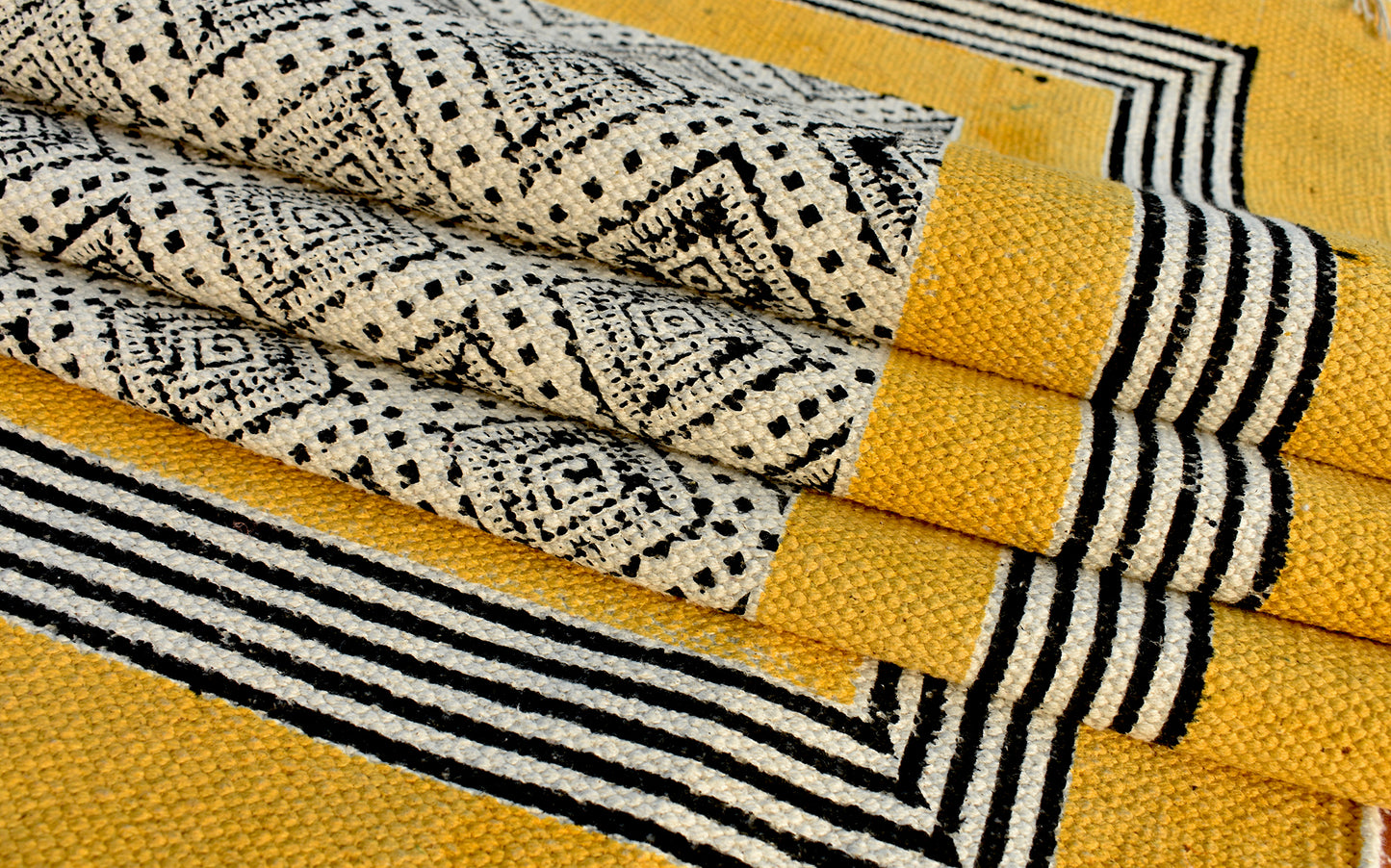 Indian Cotton Rug, Block Print Rug, Black & Yellow Rug Bohemian Cotton Rug, Rug For Living Room / Bedroom, Indoor/Outdoor Patio Rug, 5x8 Ft